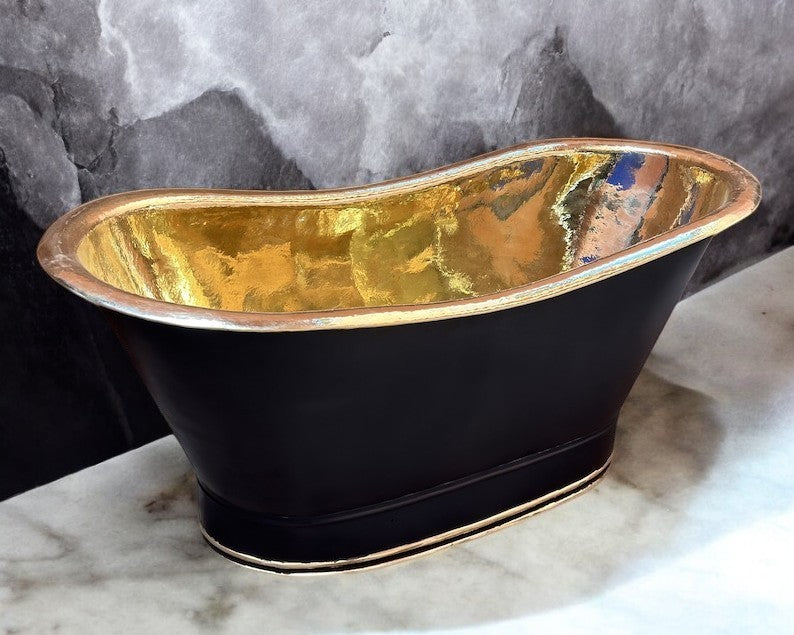 Freestanding Bathtub With Black Exterior